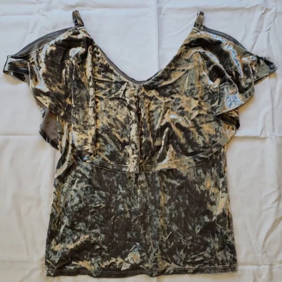 ❤️ Cable & Gauge crushed velvet Cold Shoulder Top ❤️ - Picture 1 of 4